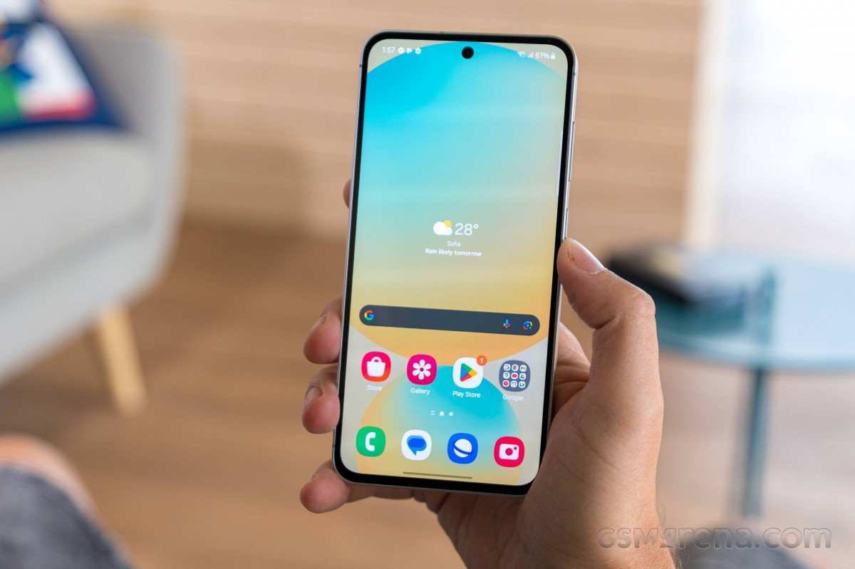 Samsung Galaxy S25 FE Rumored to Launch with Either Exynos 2400e or Dimensity 9400 Chipset